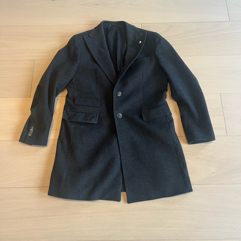 Luigi Bianchi Mantova x Harry Rosen coat. Men’s size medium . Dark gray.